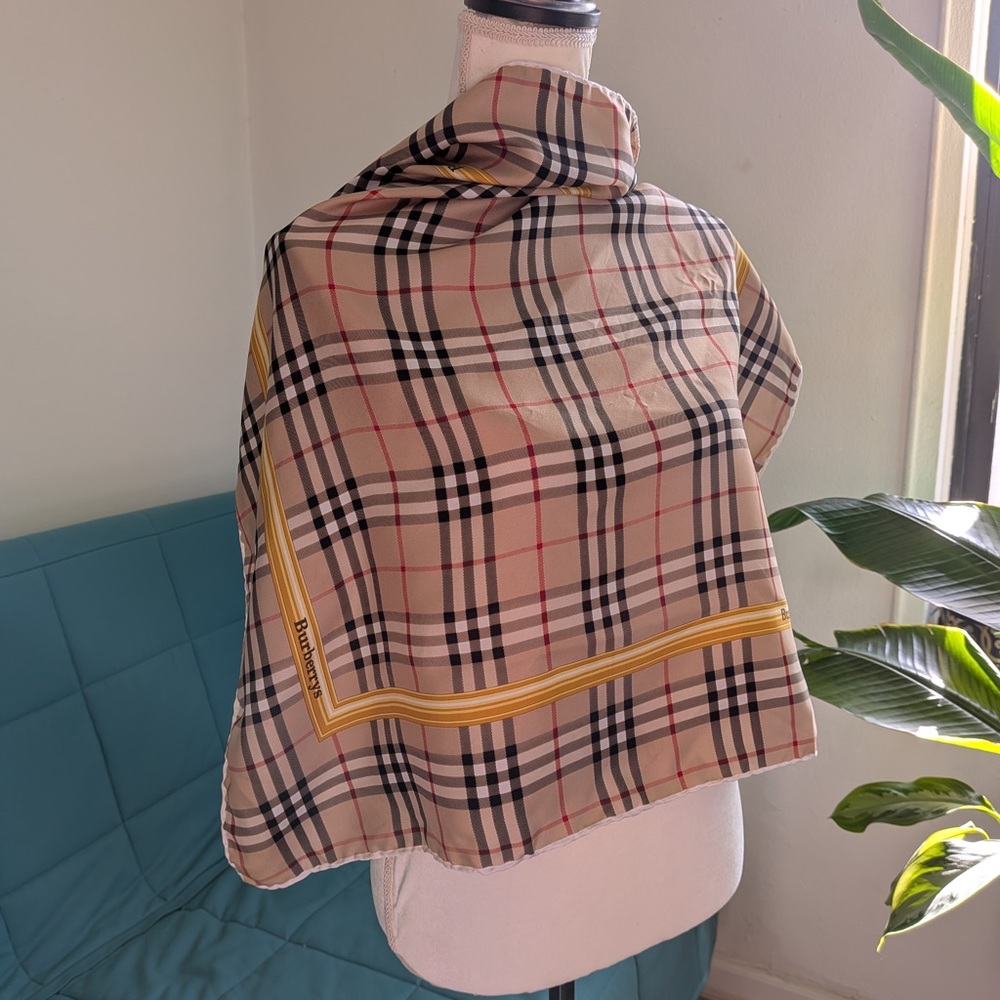 Burberry’s Vintage Beige and Yellow Checkered Silk Scarf - Burberry - Picture 5 of 11